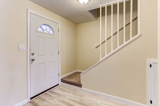 Building Photo - Completely remodeled with Washer/Dryer in ...