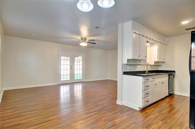 Building Photo - 208 Rolling Hills Dr