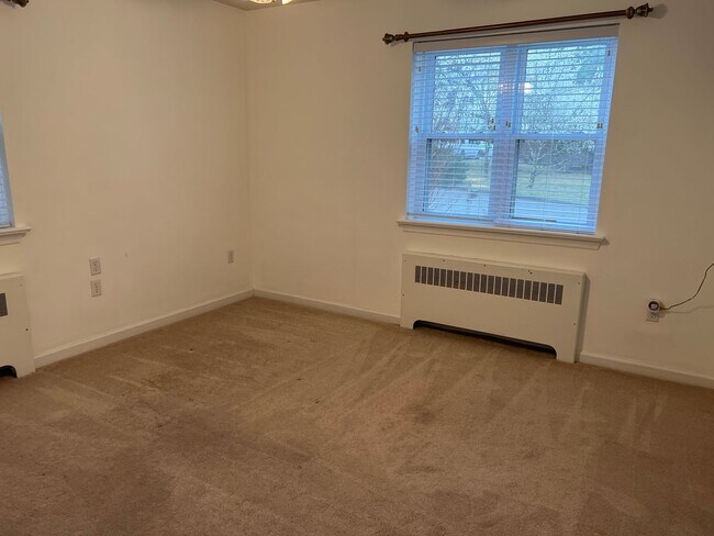 Building Photo - 405 Hemlock Dr SE