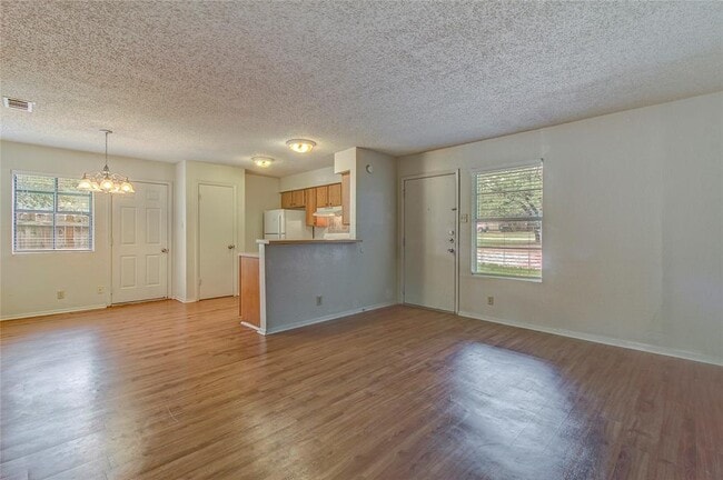 Building Photo - 400 Hedgewood Dr