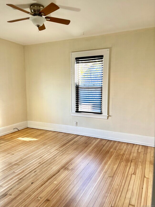 Building Photo - 129 Post Rd