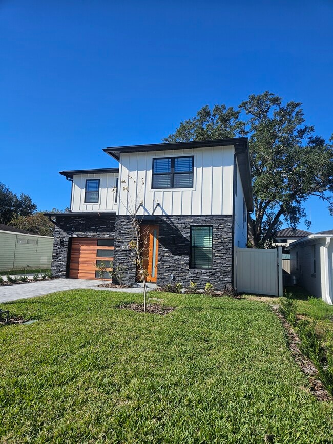 Building Photo - 1213 Formosa Ave