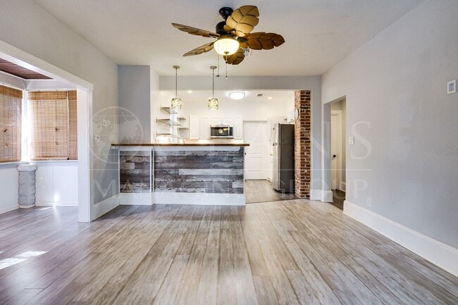 Building Photo - Charming 2 Bed, 2 Bath Home Near the World...