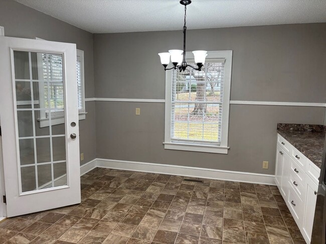 Building Photo - 3-4 bed, 2 bath with full basement in Asheboro