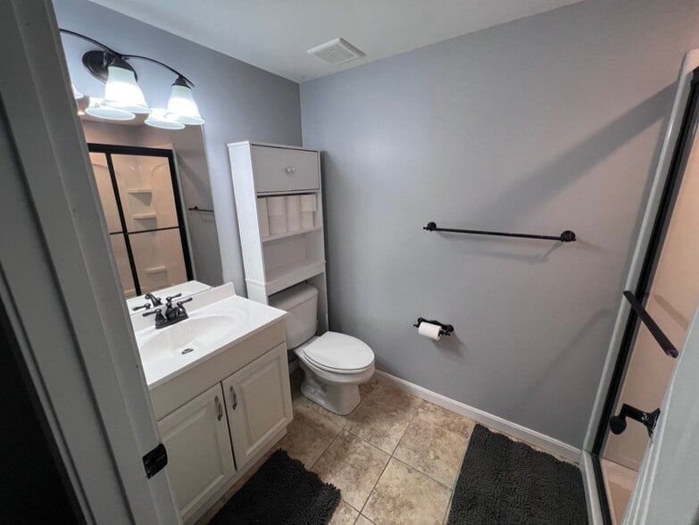 Bathroom 3 - 218 Grant Park Dr