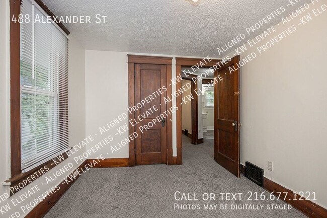 Building Photo - 3 floor Bright & Vibrant 4 bedroom home !