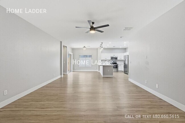 Building Photo - 2576 W Preserve Way