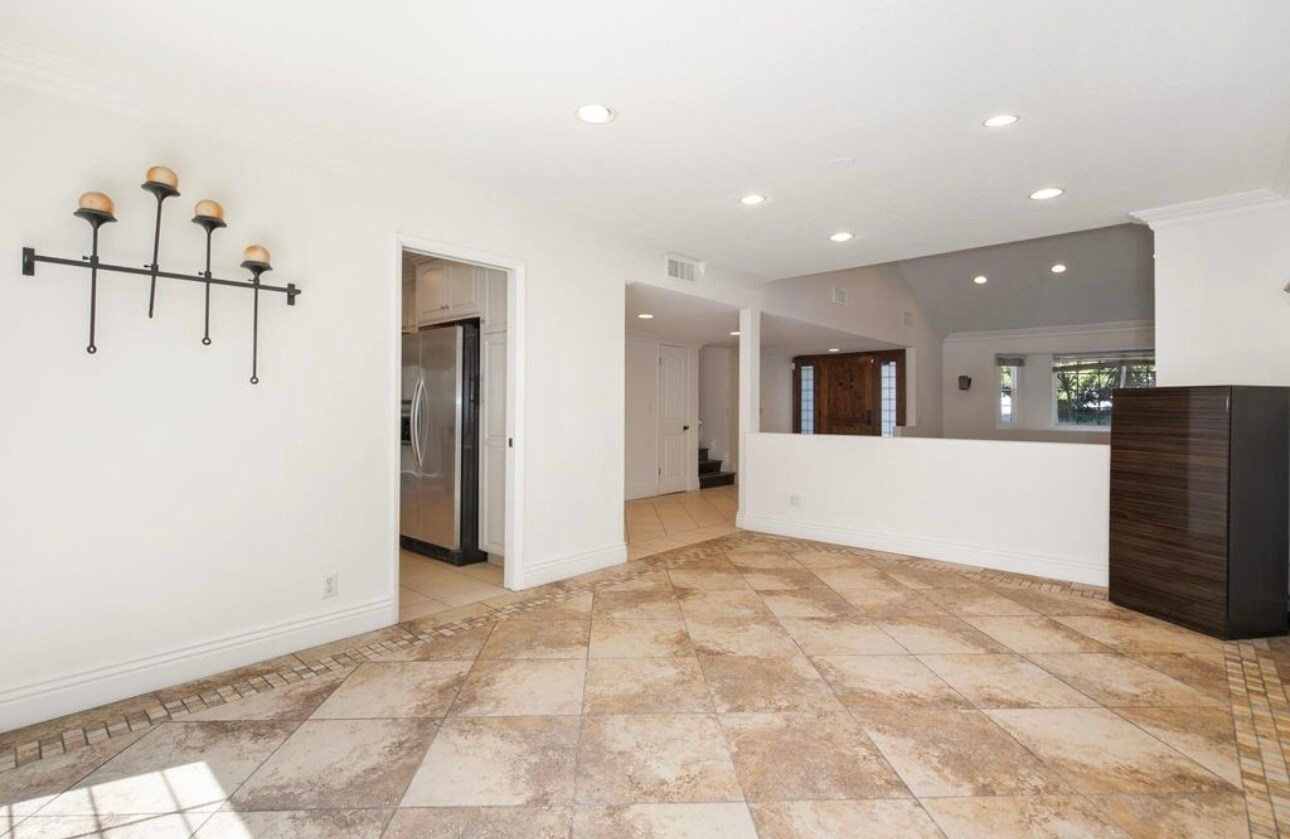 Building Photo - 5954 Wilkinson Ave