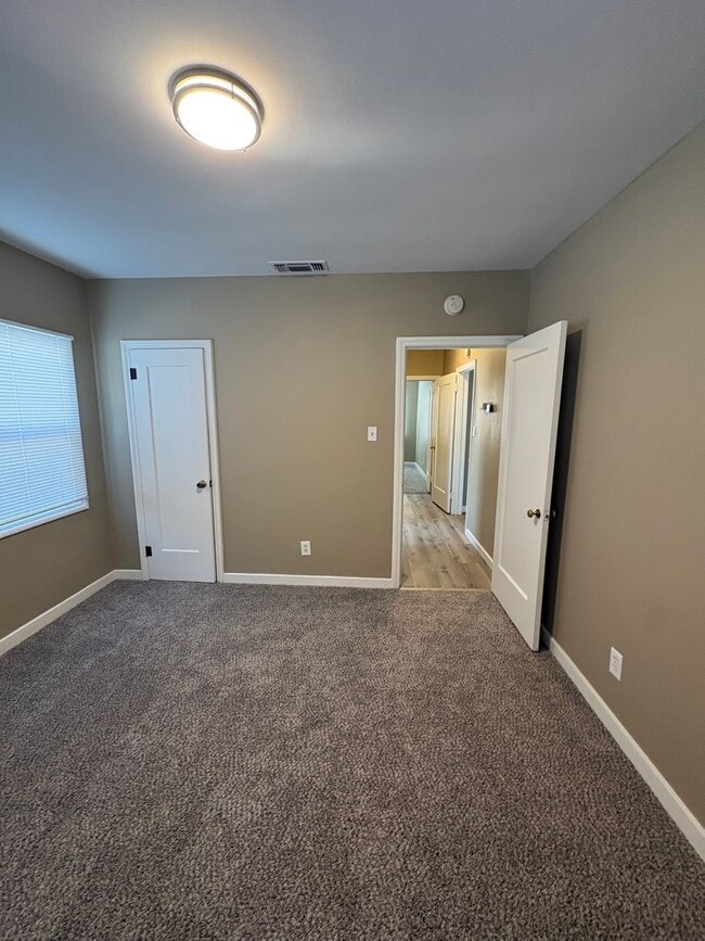 Building Photo - Fully Renovated 3 bed, 2 bath Home