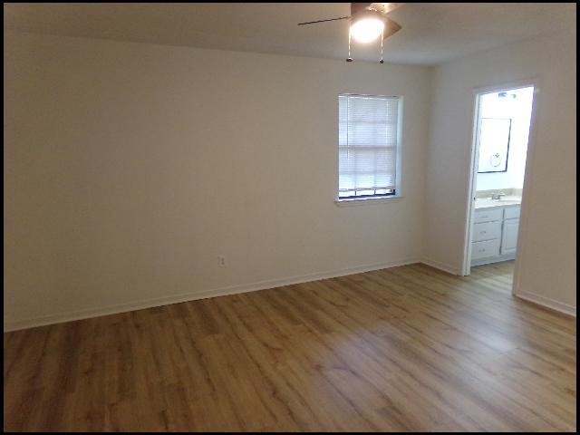 Building Photo - 400 Maxine Ave