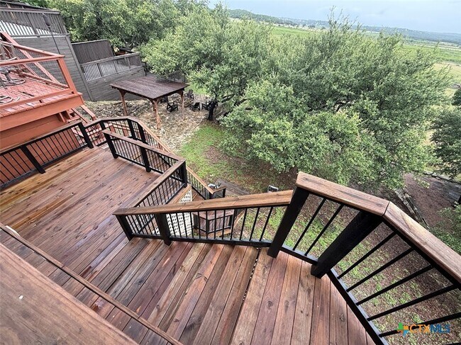 Building Photo - 976 Parkview Dr