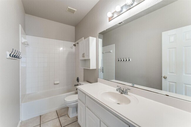 Building Photo - 2204 Speidel Dr