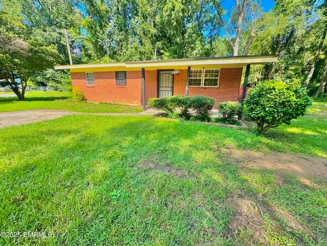 Primary Photo - 2216 32nd Ave