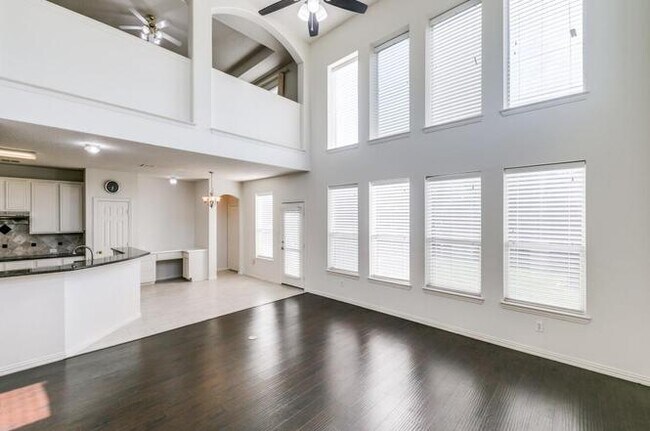 Building Photo - 8317 Spring Valley Ln