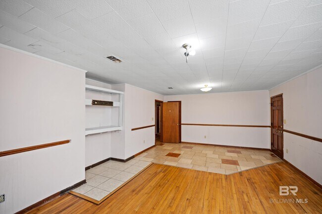 Building Photo - 21213 Lawrence Rd