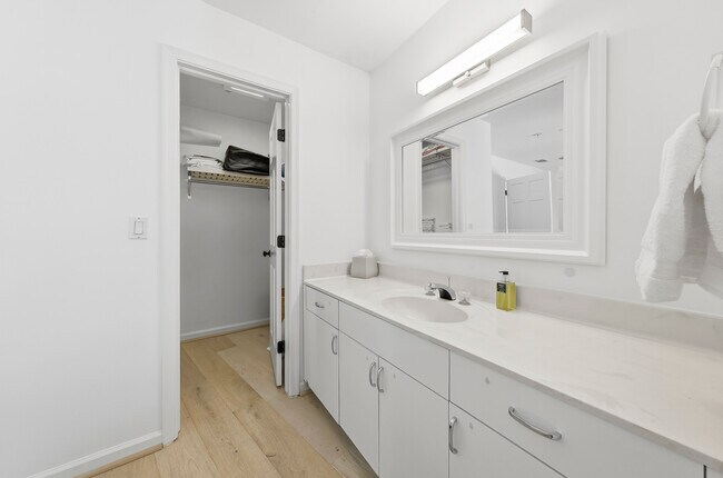 Building Photo - 4535 Coquina Rd