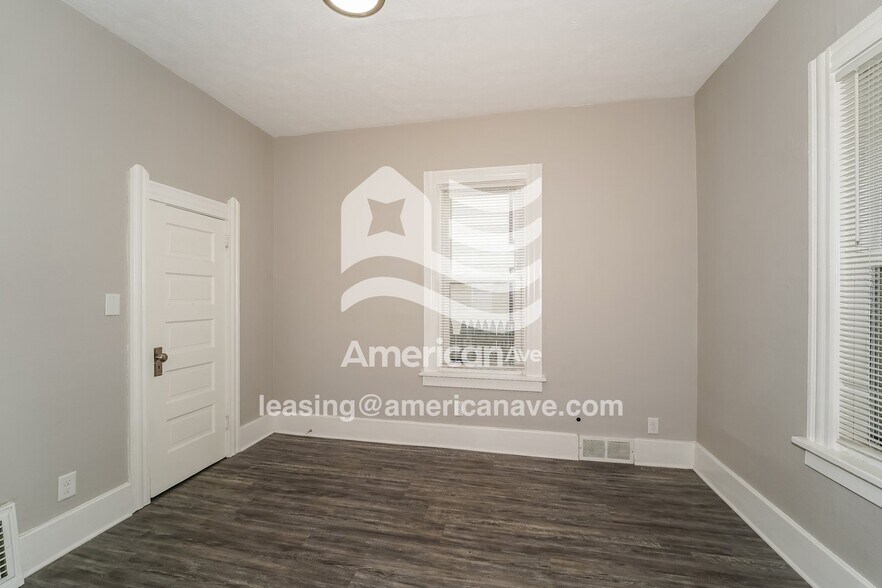 Building Photo - 912 E 34th St