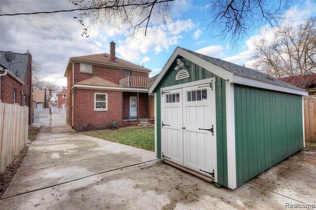 Building Photo - 16890 Sorrento Ave