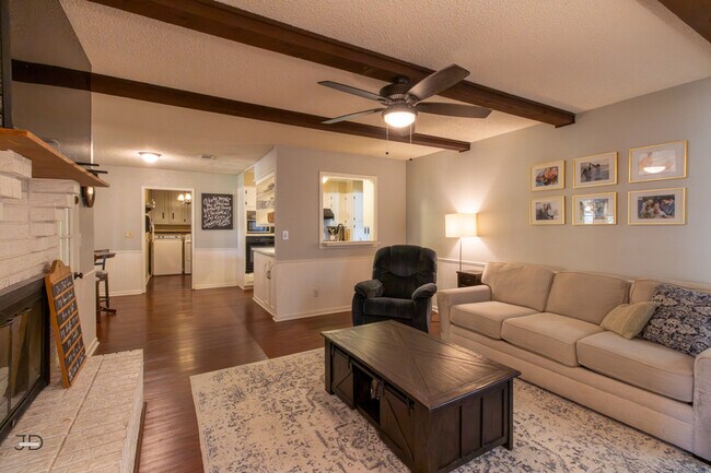 Building Photo - 5604 Greentree Ave