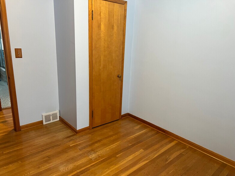 Building Photo - 6564 Oakwood Dr