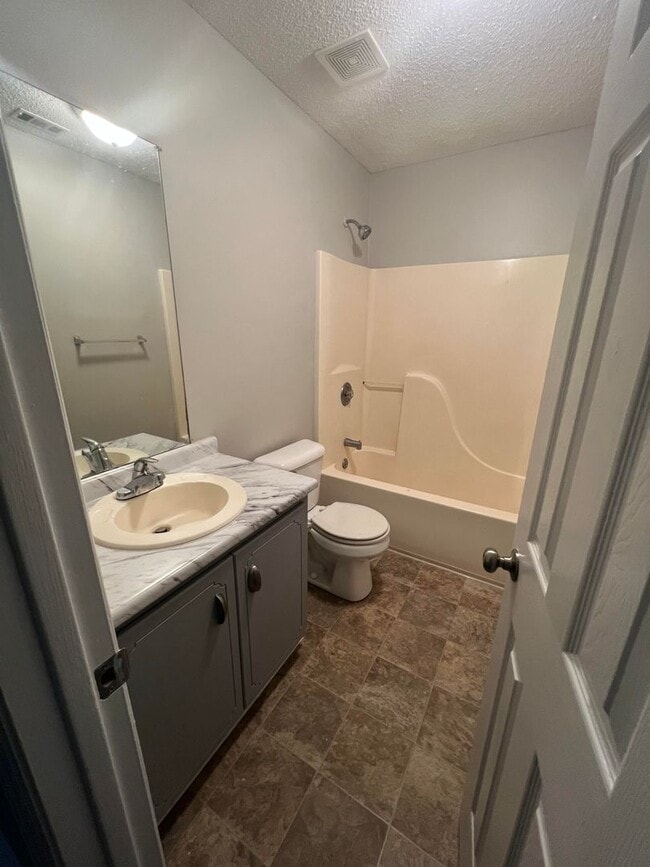 Building Photo - SUMMER MOVE-IN SPECIAL: $500 OFF 1ST MONTH...