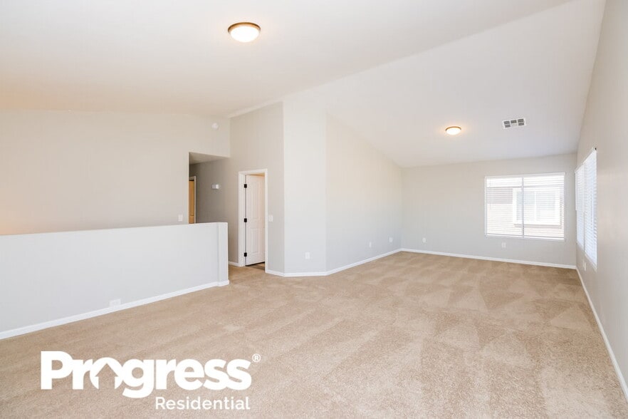 Building Photo - 1912 E 39th Ave