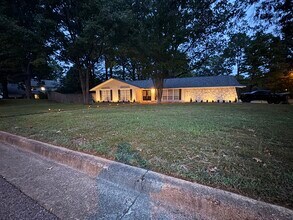 Building Photo - 1550 Cordova Rd