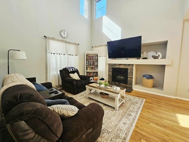 Building Photo - 6810 Shore View