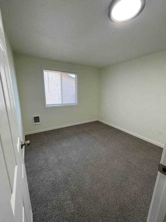 Building Photo - Newly Remodeled 3 Bedroom 1 Bathroom Ranch...