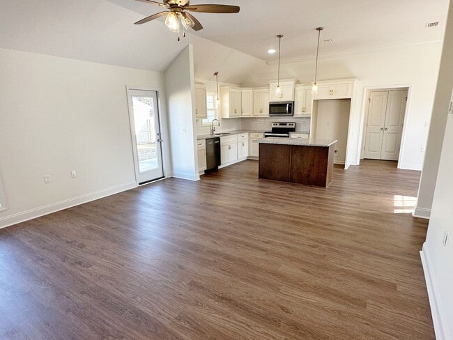 Building Photo - Stunning 4-Bedroom Home with Open Floor Plan & Fenced Backyard!