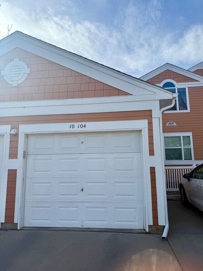 Building Photo - Beautiful,  2 Bed/2 Bath Condo in High Pla...