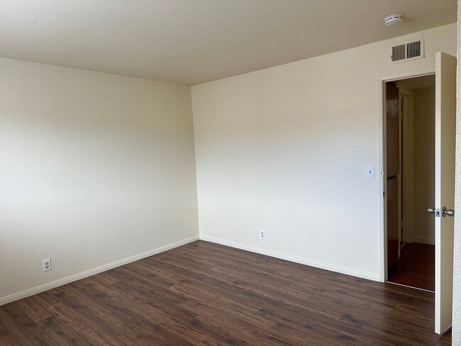 Building Photo - 2 Bedroom 1 Bath Townhome in Westminster