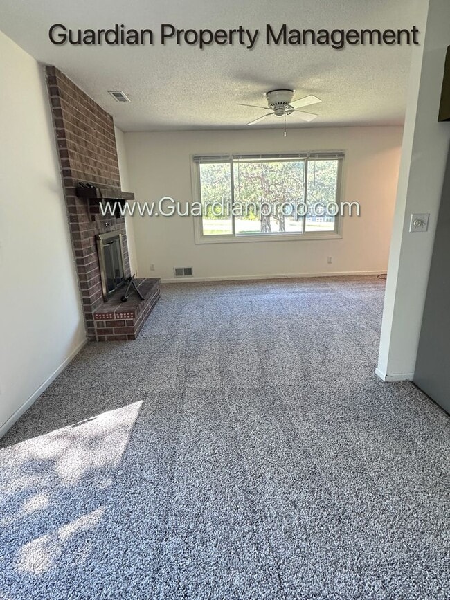 Building Photo - Renovated Burnsville Town Home, 2 Car Garage, W/D in Unit, Walk Out Patio, Dishwasher