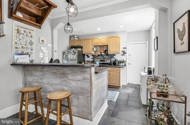 Building Photo - 2567 Kern St