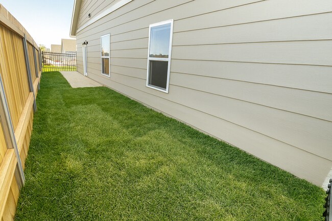 Building Photo - 3815/17 Bluelake