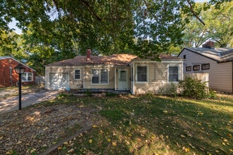 Building Photo - 2046 N Burns Ave