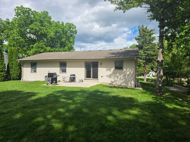 Building Photo - Updated 4 bedroom Greenfield ranch home