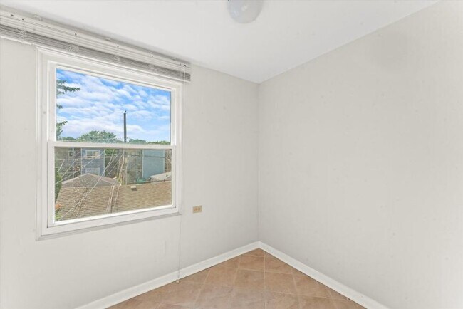 Building Photo - 2 bedroom in Chicago IL 60630