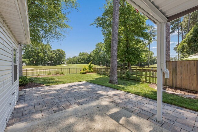 Building Photo - Gorgeous Home Ready for Move In