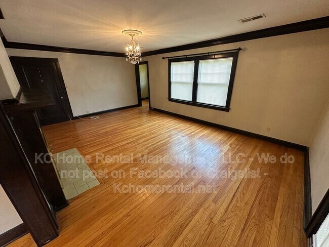 Building Photo - 207 W 51 Terrace