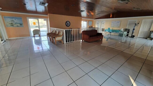 Building Photo - 826 Sky Lake Cir