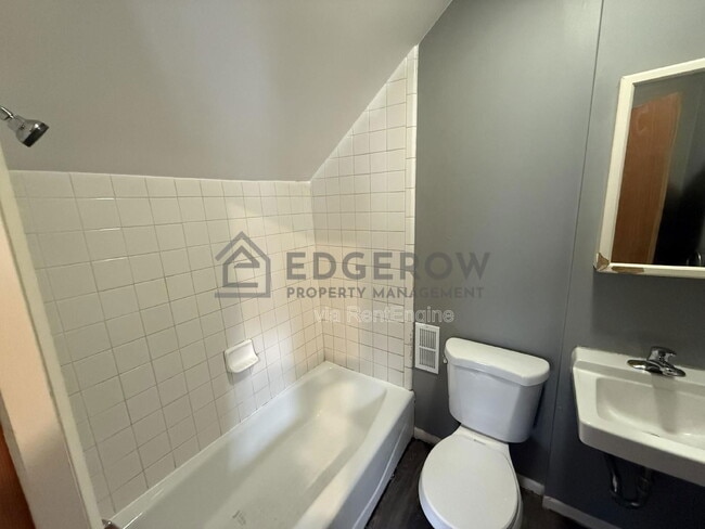 Building Photo - 1354 Wealthy St SE