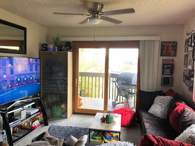 Building Photo - COMING IN JULY! 1-Bedroom Condo in Country...