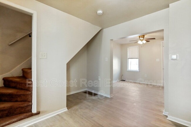 Building Photo - 2 Bedroom, 1 Bath, Central Air Conditioning, Washer Dryer in unit.
