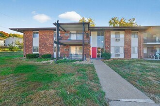 Building Photo - SECTION 8 WELCOME!8727 Sieloff Dr Unit B, Hazelwood, MO 63042
