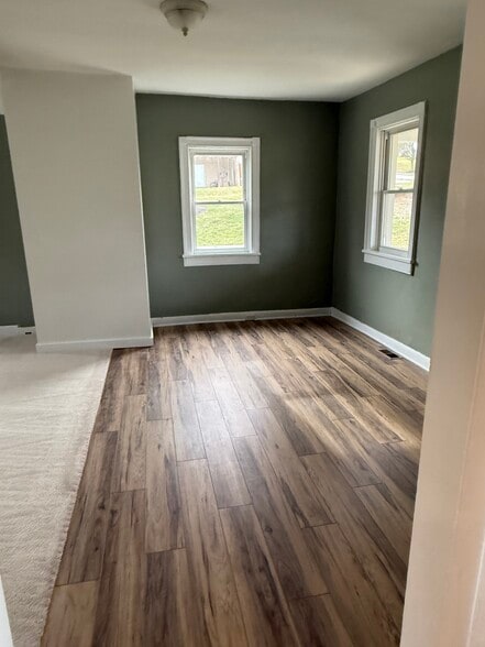 Building Photo - 7350 Seneca Ridge Dr