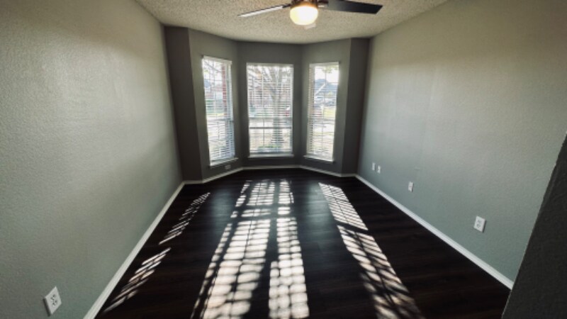 Building Photo - 1013 Chesterfield Dr