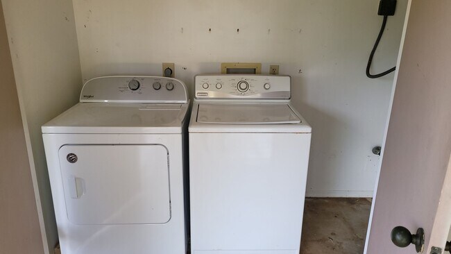 Building Photo - Newly Renovated 3 BD / 2 BA Townhome in Pearl City!