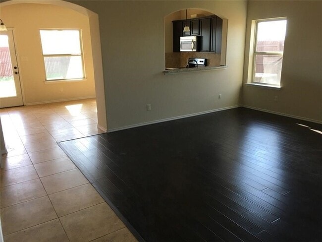 Building Photo - 5001 Sanger Cir Dr