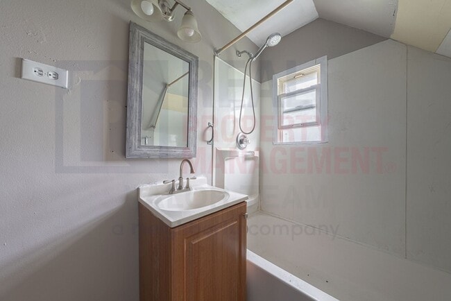 Building Photo - 4242 Mapledale Ave
